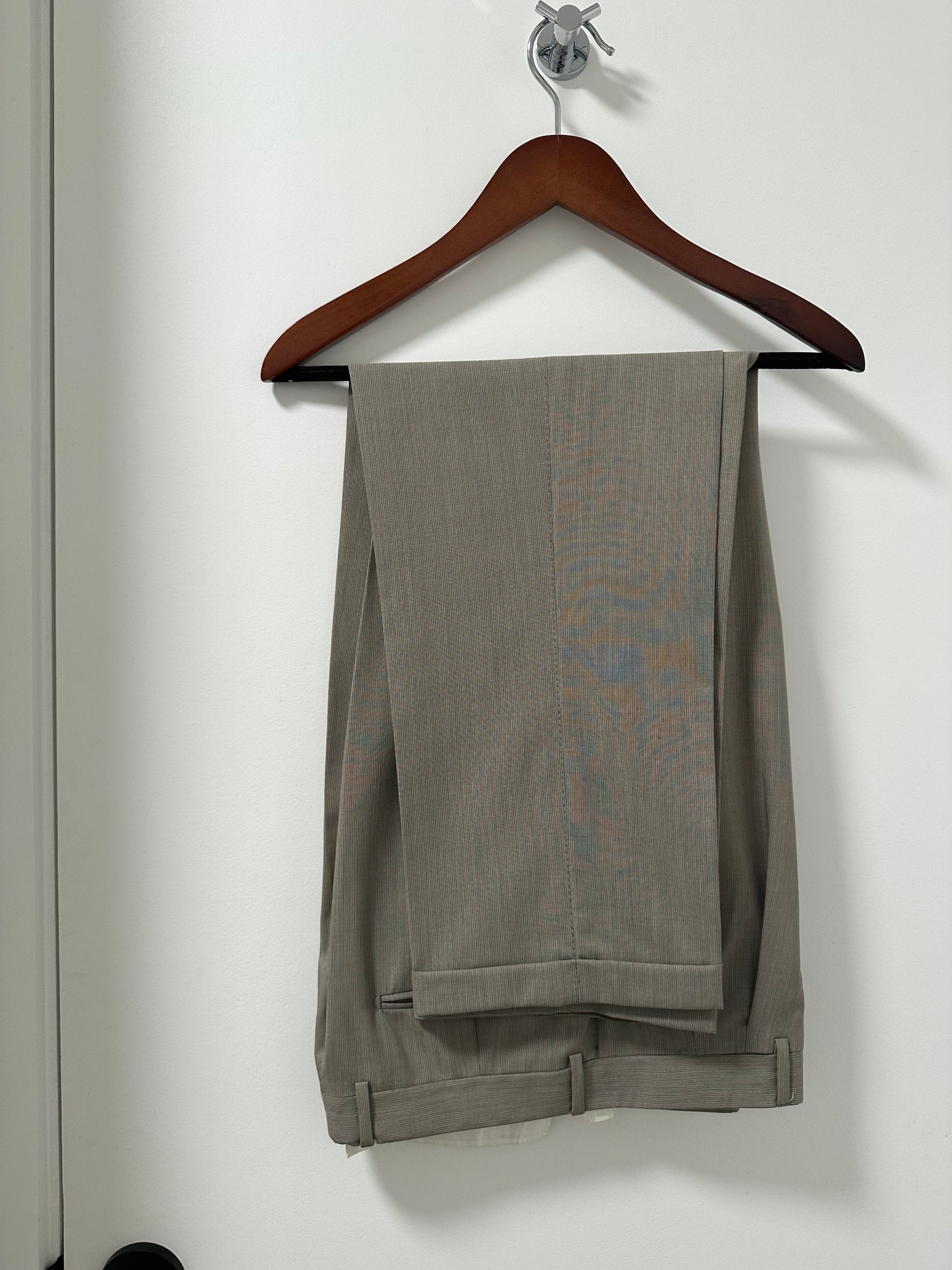 Corneliani Linea Sartoria Light Grey Suit — Super 100 Wool (48R)